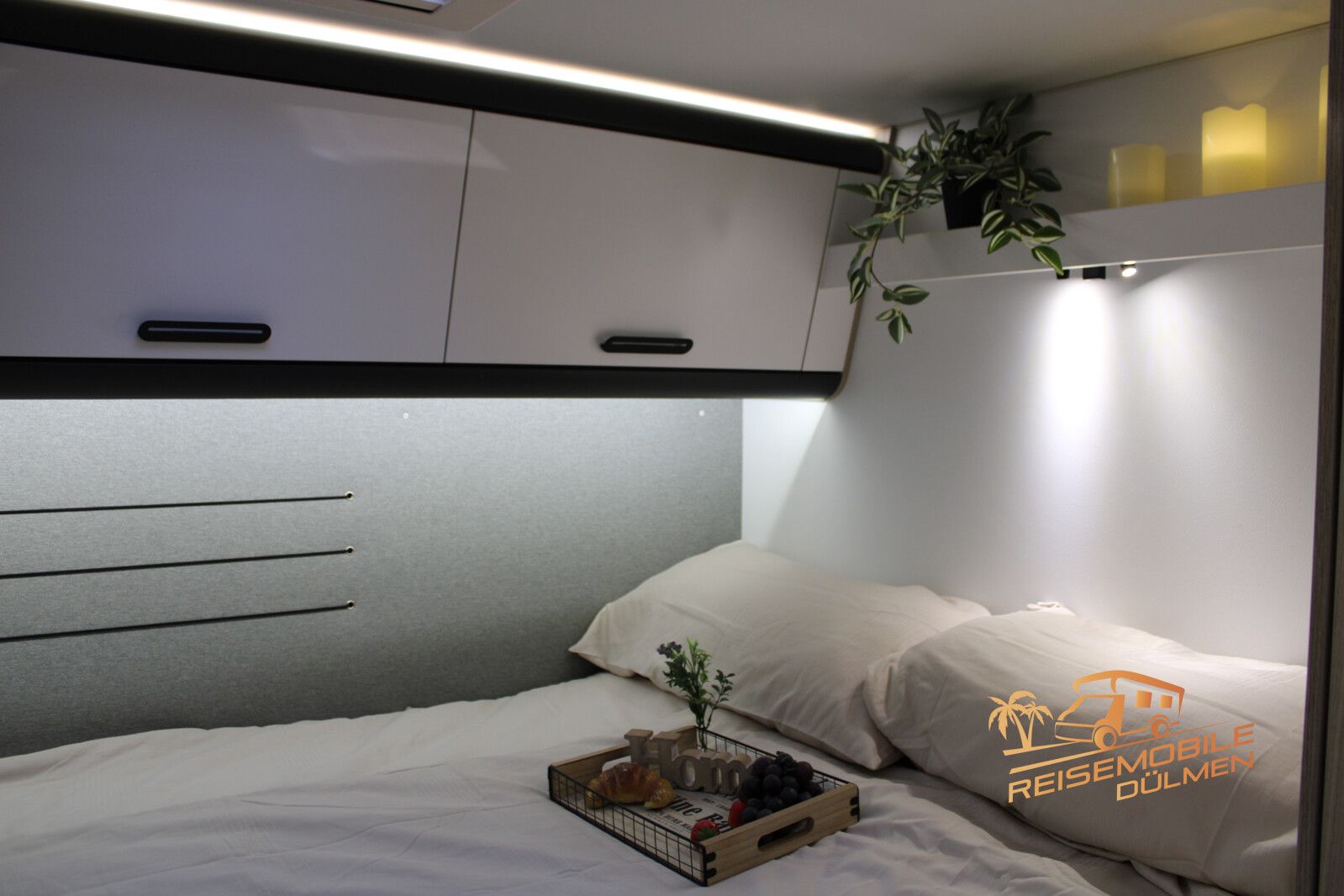 Fahrzeugabbildung Sun Living A 75DP Dülmener Edition Markise Lade-Booster
