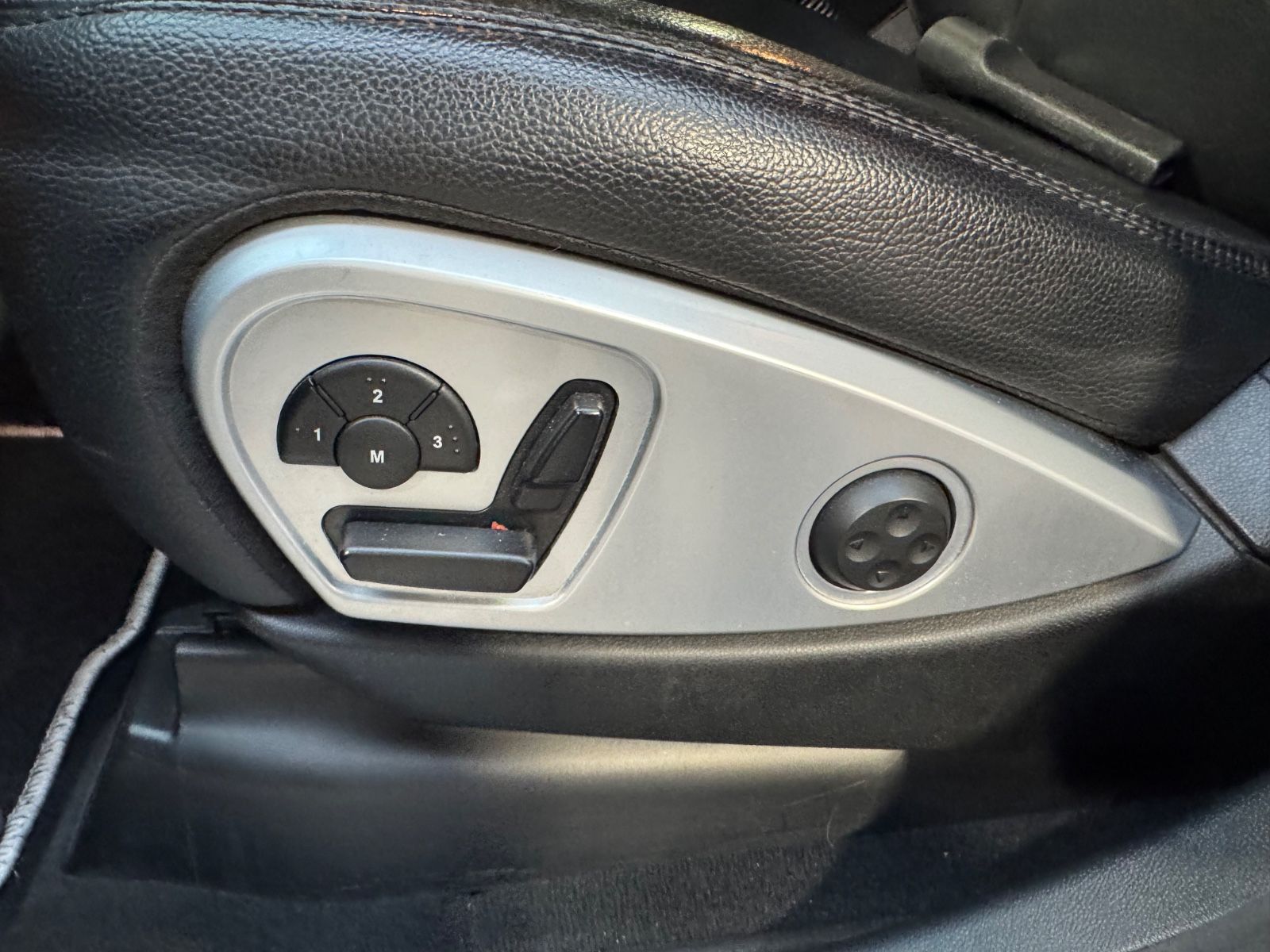 Fahrzeugabbildung Mercedes-Benz ML 350 LPG Gas Leder 20" RFK AHK Sportpaket