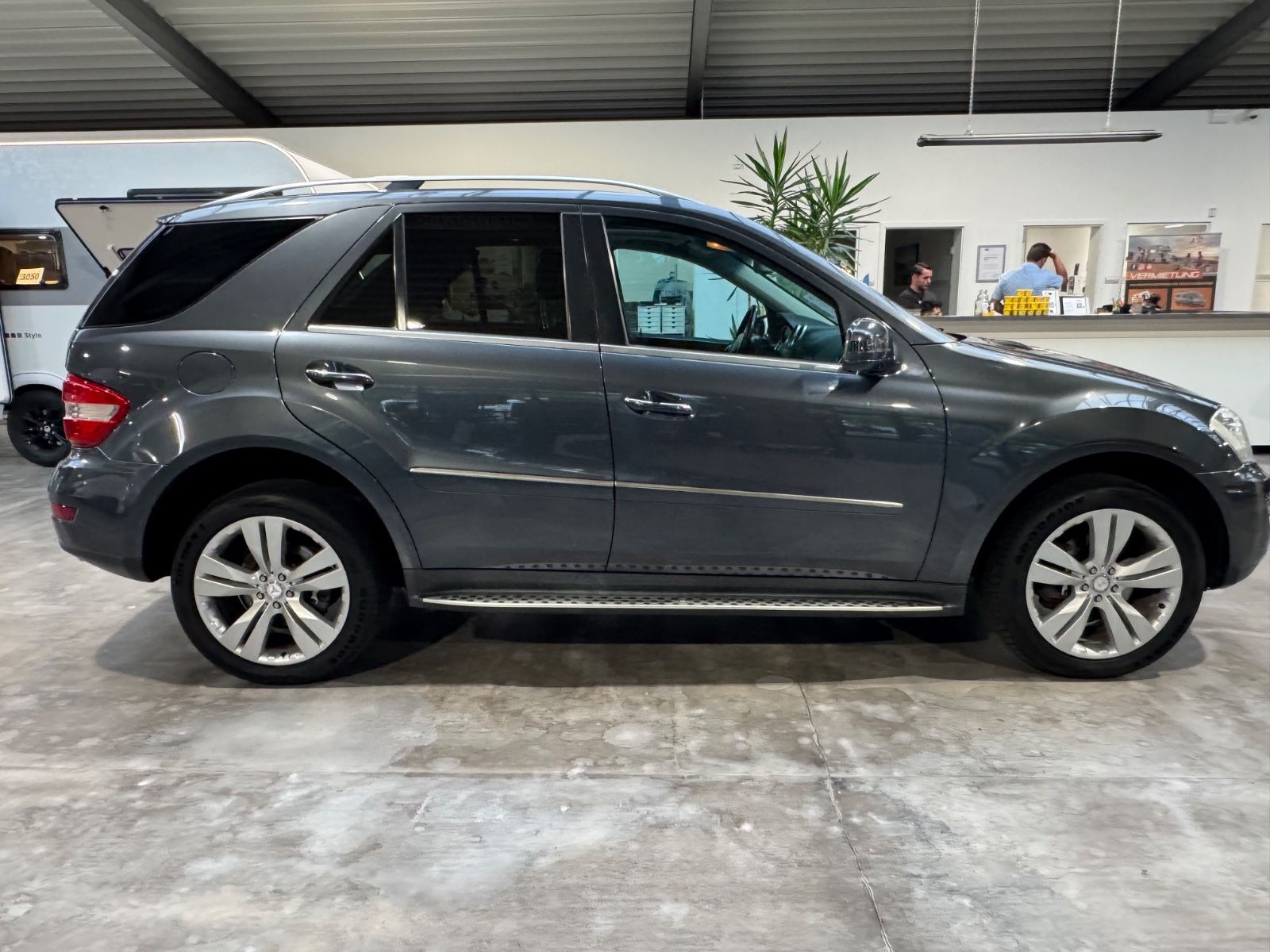 Fahrzeugabbildung Mercedes-Benz ML 350 LPG Gas Leder 20" RFK AHK Sportpaket