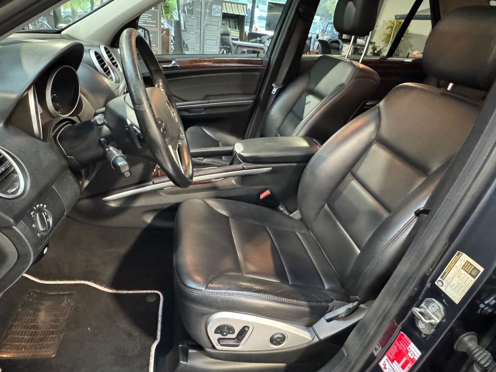 Fahrzeugabbildung Mercedes-Benz ML 350 LPG Gas Leder 20" RFK AHK Sportpaket