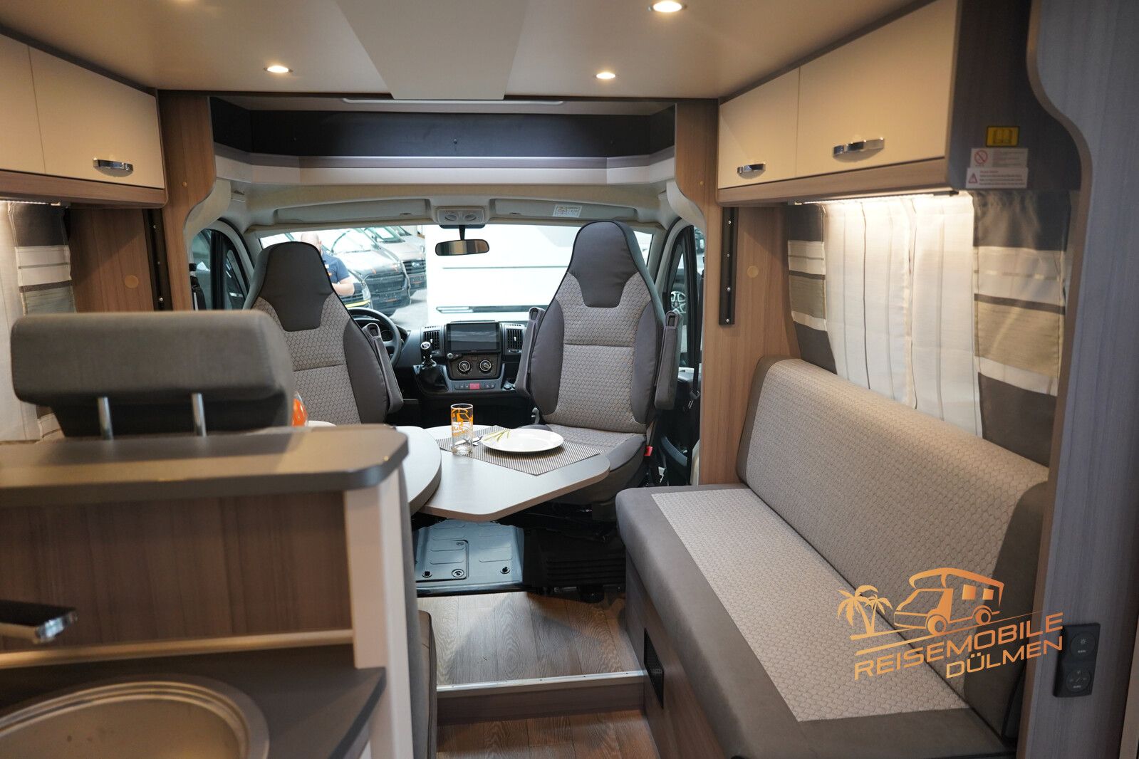 Fahrzeugabbildung Hobby Optima OnTour T65 HFL TRUMA Combi 6 E, Markise