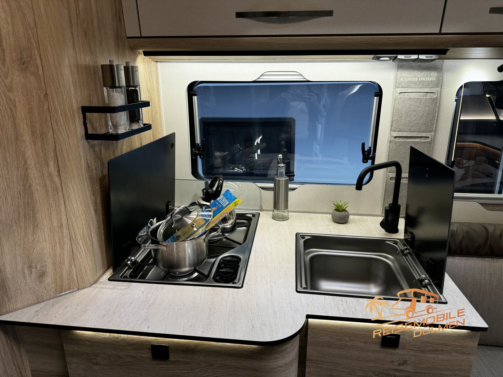 Fahrzeugabbildung Eura Mobil Profila T 726 EF alle Pakete Distronic RFK MBUX