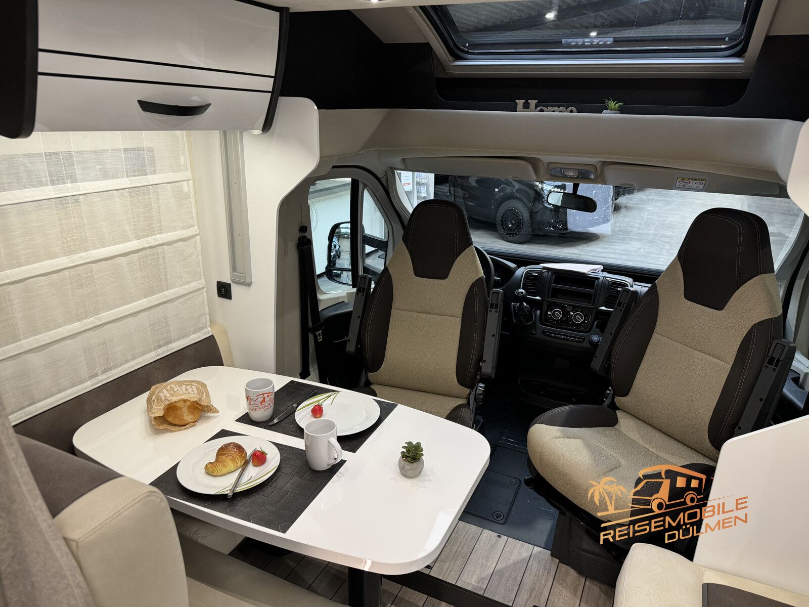 Fahrzeugabbildung Forster T 699EB Travel+Comfort RFK Skyroof Modell 2025