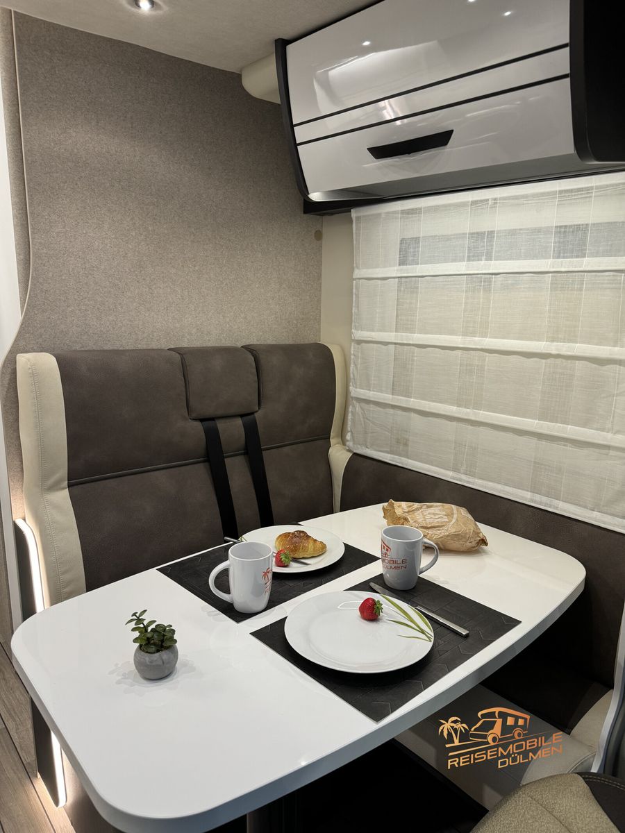 Fahrzeugabbildung Forster T 699EB Travel+Comfort RFK Skyroof Modell 2025