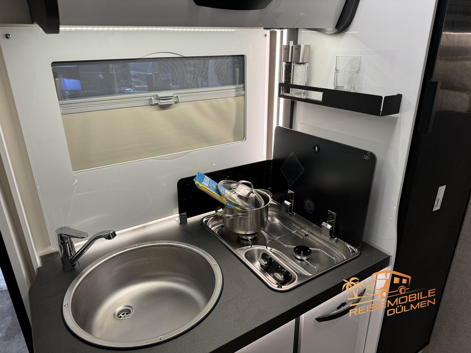 Fahrzeugabbildung Forster T 699EB Markise RFK 16 Truma Hubbett Mod.2025