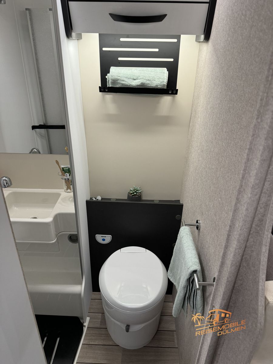 Fahrzeugabbildung Forster T 699EB Markise RFK 16 Truma Hubbett Mod.2025