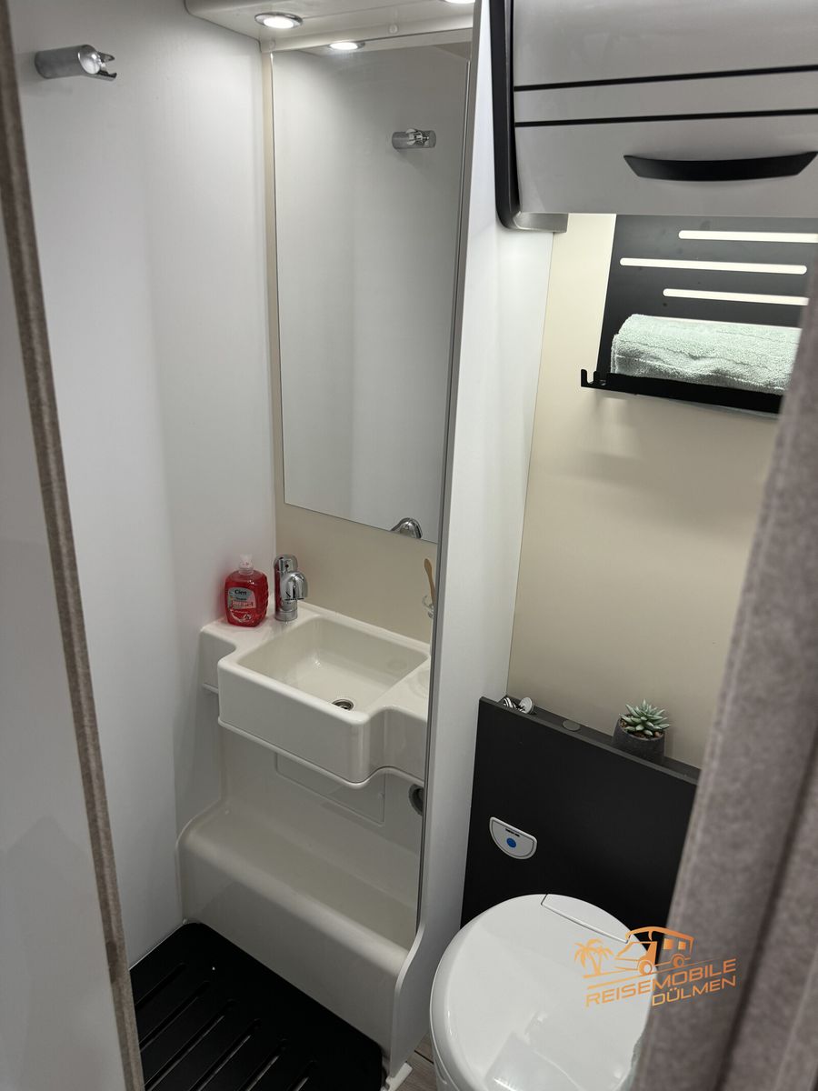 Fahrzeugabbildung Forster T 699EB Markise RFK 16 Truma Hubbett Mod.2025