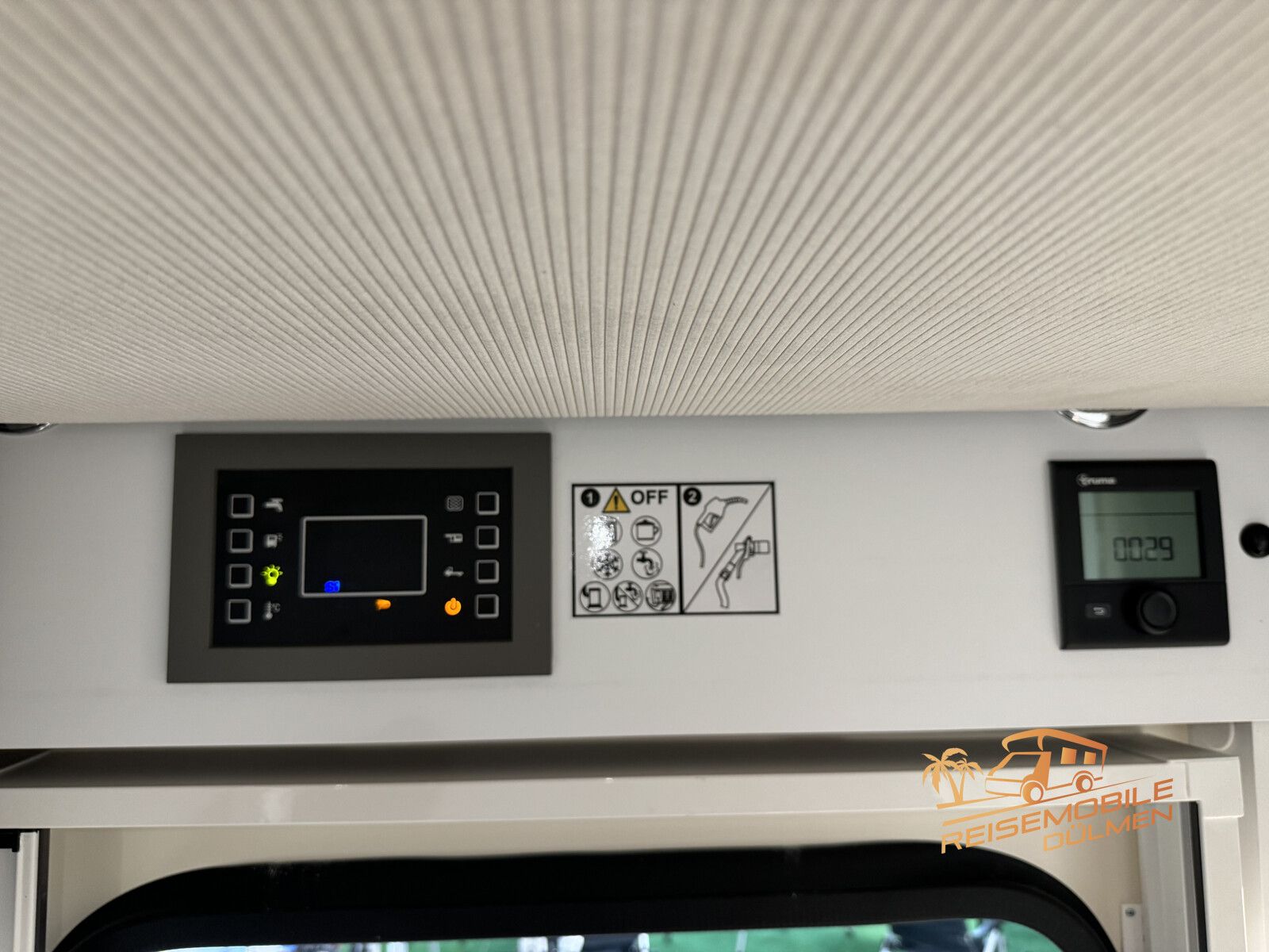 Fahrzeugabbildung Forster T 699EB Markise RFK 16 Truma Hubbett Mod.2025