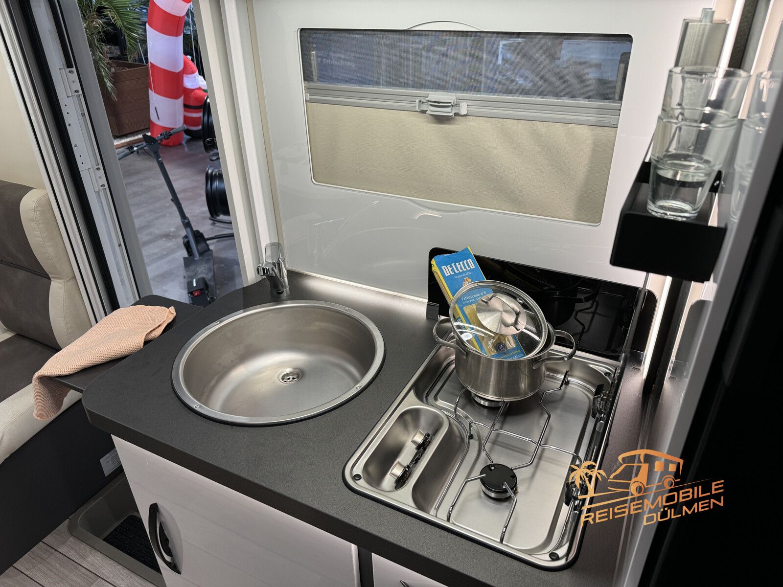 Fahrzeugabbildung Forster T 699EB Markise RFK 16 Truma Hubbett Mod.2025