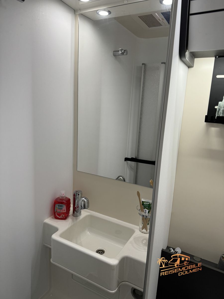 Fahrzeugabbildung Forster T 699EB Markise RFK 16 Truma Hubbett Mod.2025