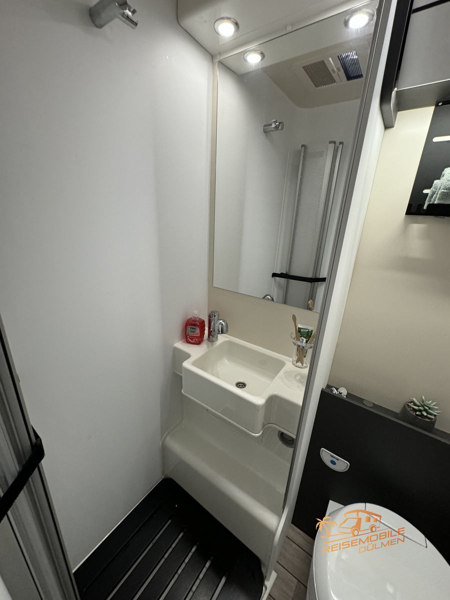 Fahrzeugabbildung Forster T 699EB Markise RFK 16 Truma Hubbett Mod.2025