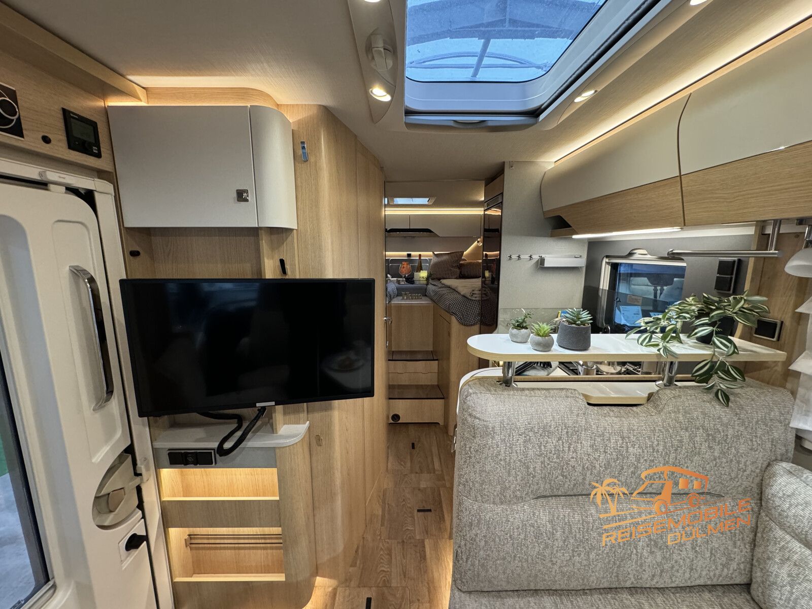 Fahrzeugabbildung HYMER / ERIBA / HYMERCAR B-Klasse MC I WhiteLine 600 Lithium Wechsel  AHK