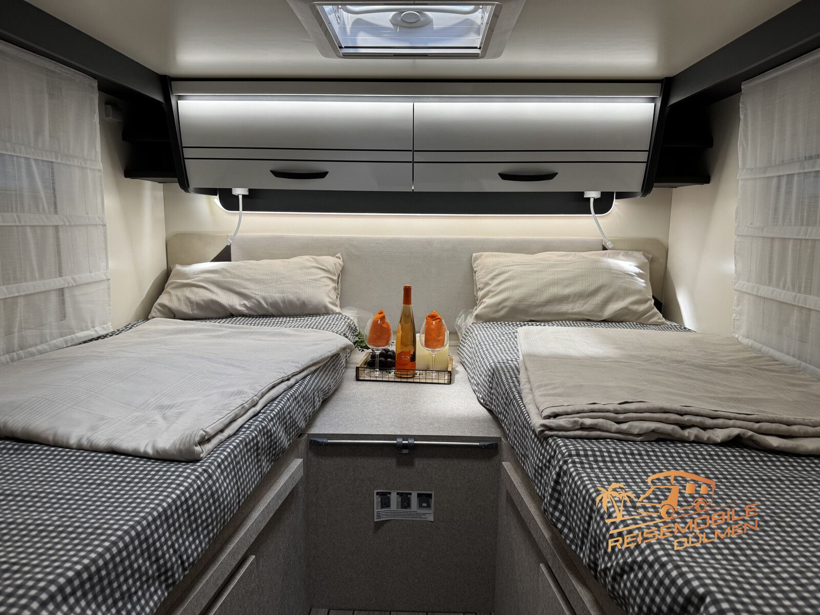 Fahrzeugabbildung Forster T 745EB RFK Markise Truma Combi Außendusche