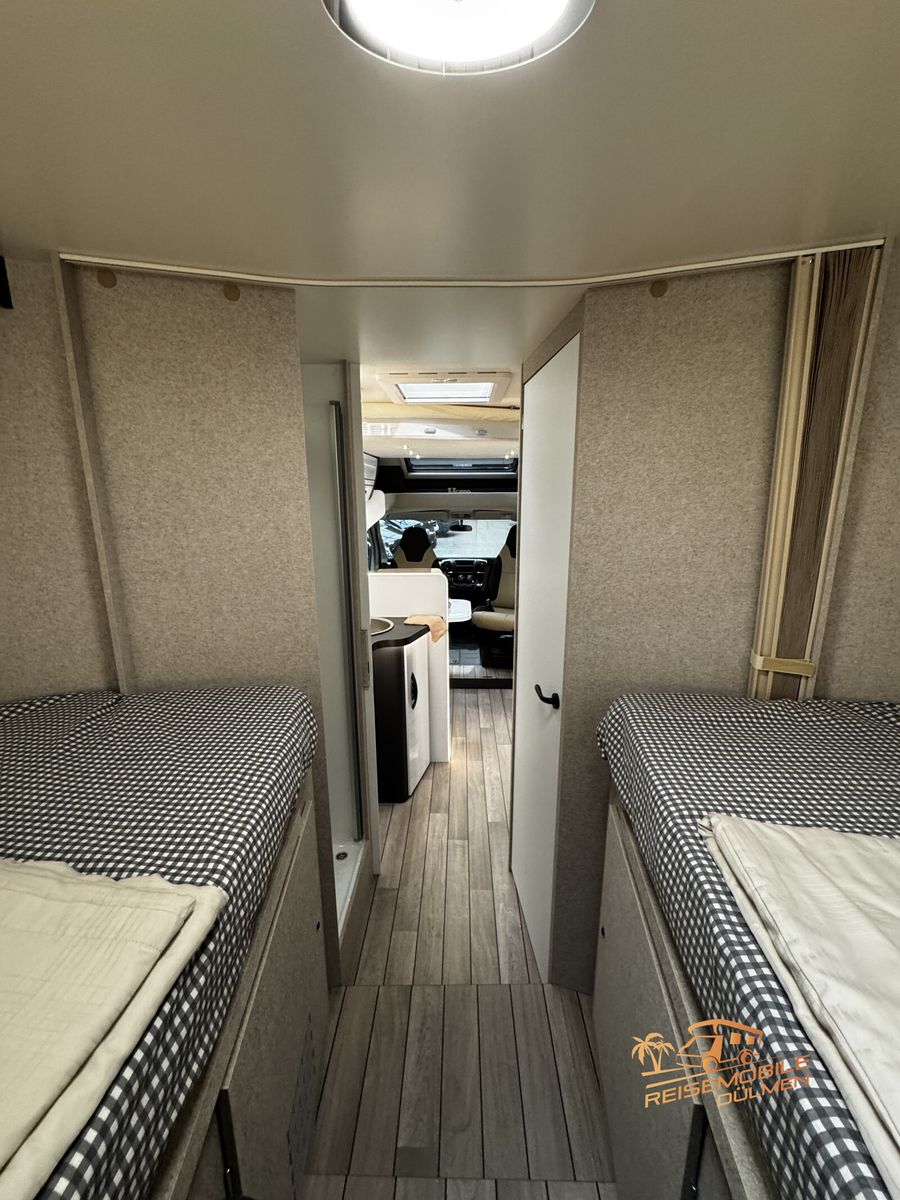 Fahrzeugabbildung Forster T 745EB RFK Markise Truma Combi Außendusche