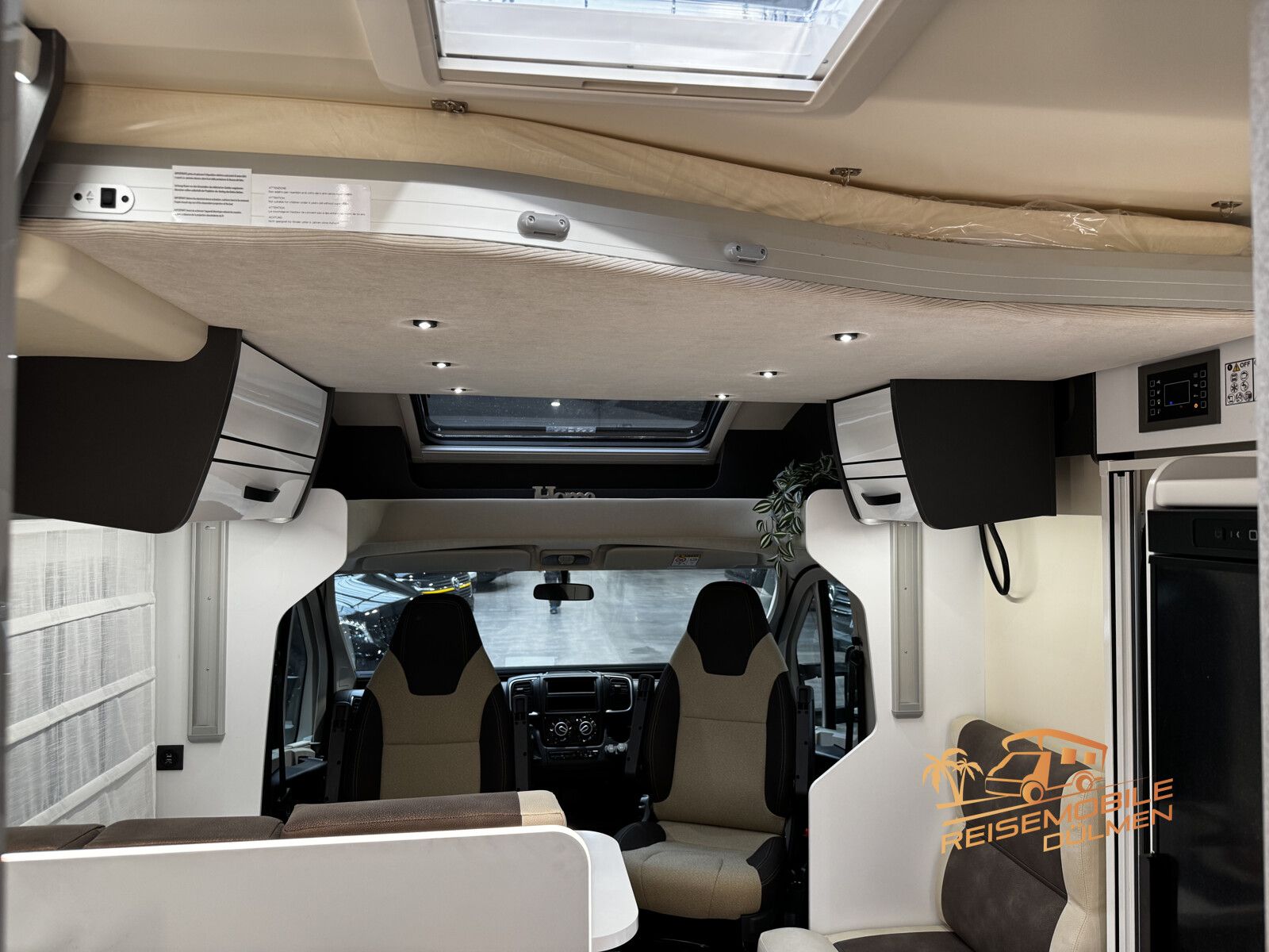 Fahrzeugabbildung Forster T 745EB RFK Markise Truma Combi Außendusche