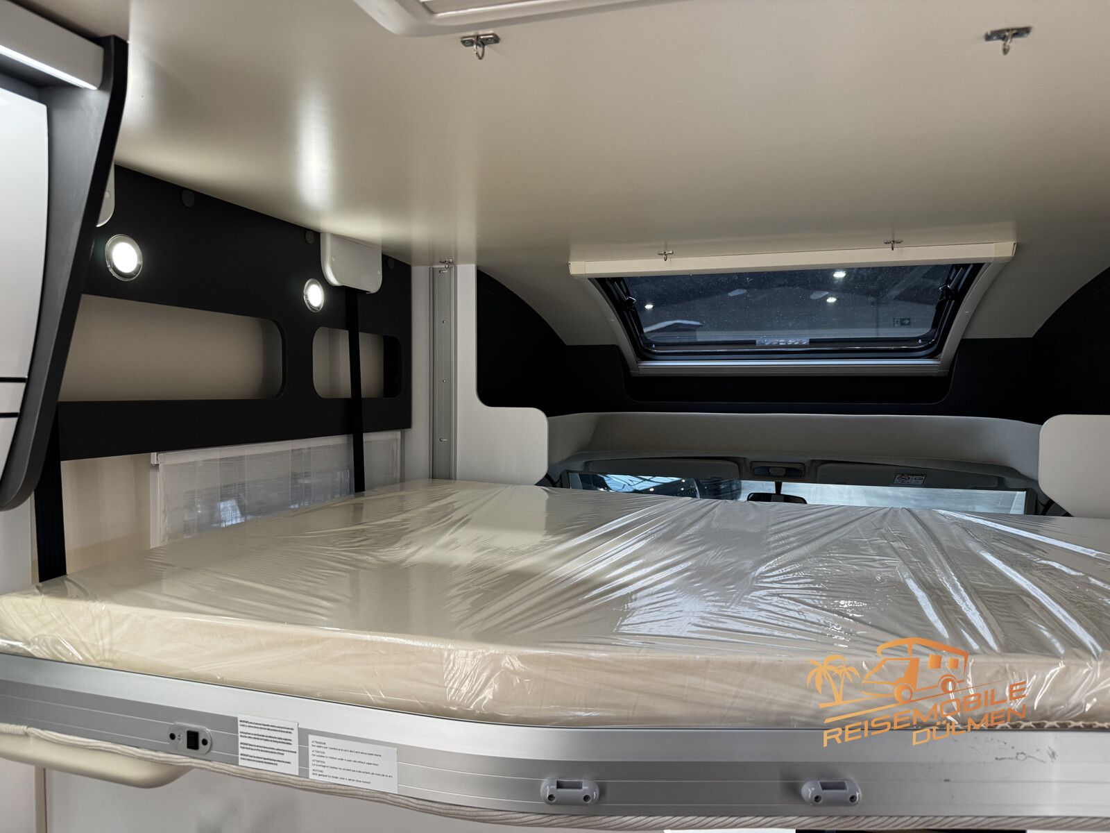 Fahrzeugabbildung Forster T 745EB RFK Markise Truma Combi Außendusche