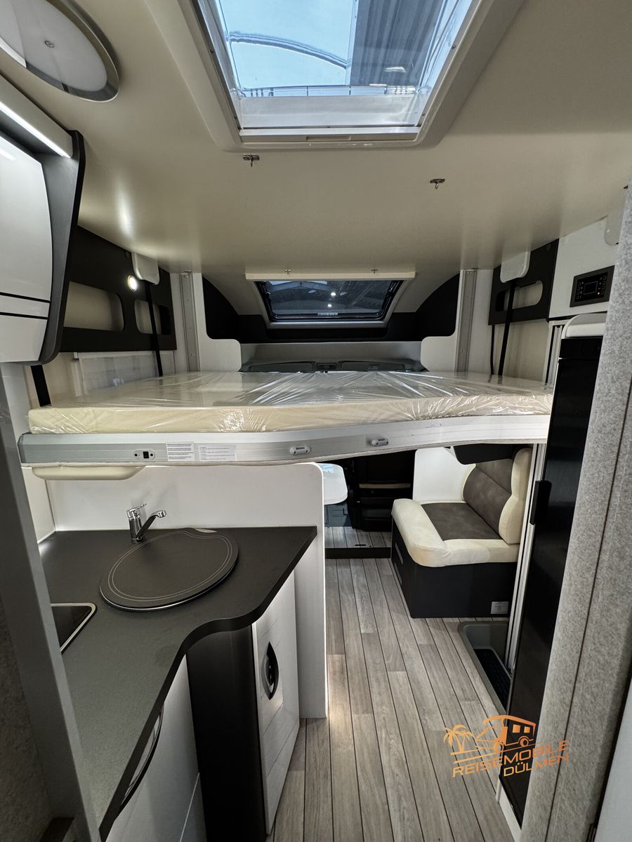 Fahrzeugabbildung Forster T 745EB RFK Markise Truma Combi Außendusche