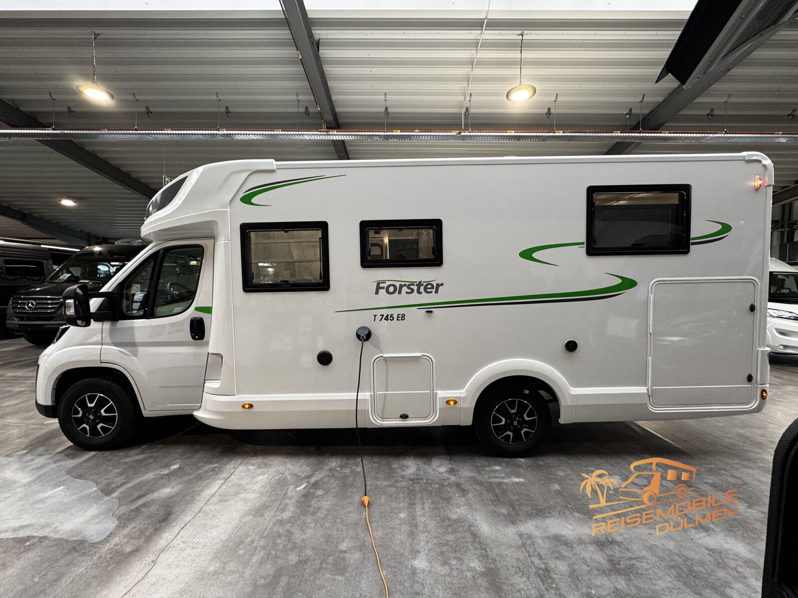 Fahrzeugabbildung Forster T 745EB RFK Markise Heizung Combi 4 Gas