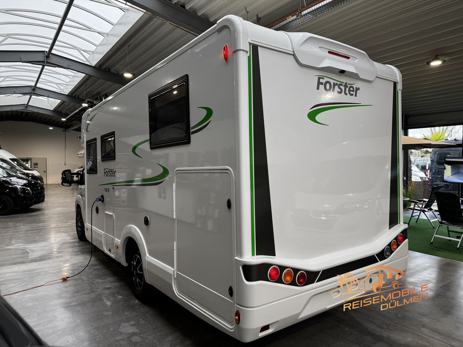 Fahrzeugabbildung Forster T 745EB RFK Markise Heizung Combi 4 Gas