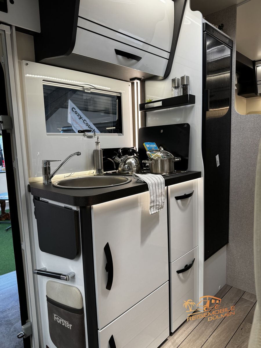 Fahrzeugabbildung Forster T 699EB RFK Skyroof Hubbett Alufelgen