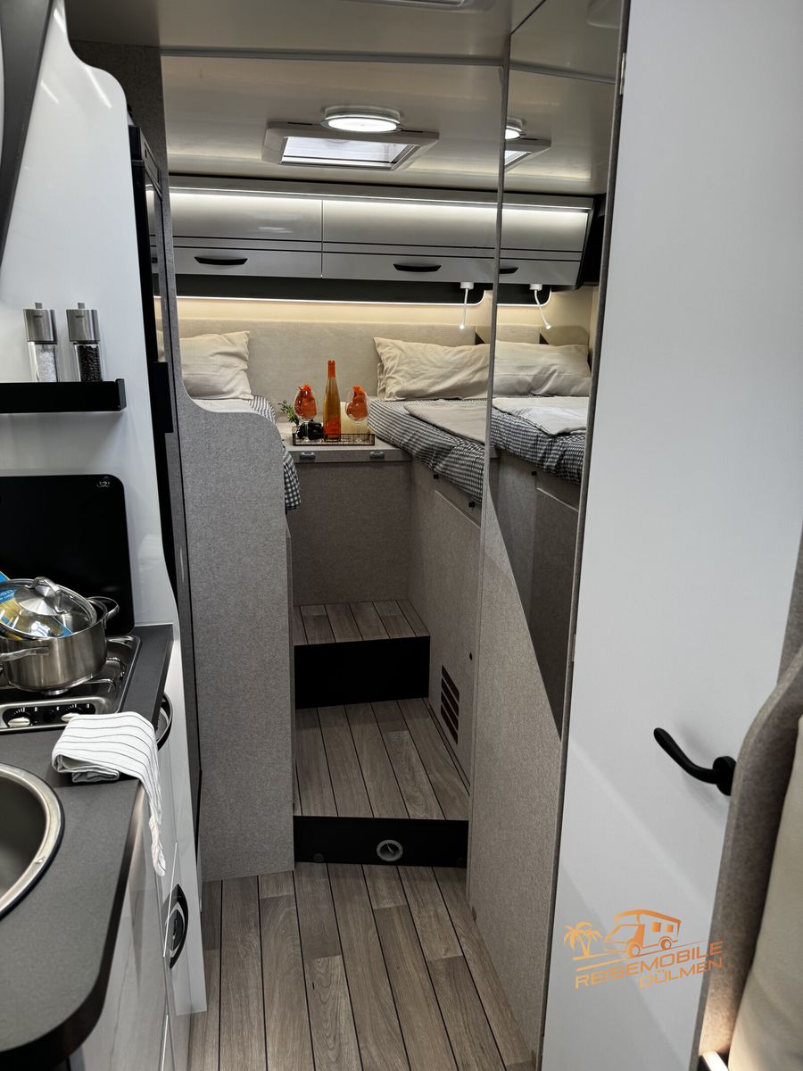 Fahrzeugabbildung Forster T 699EB RFK Skyroof Hubbett Alufelgen