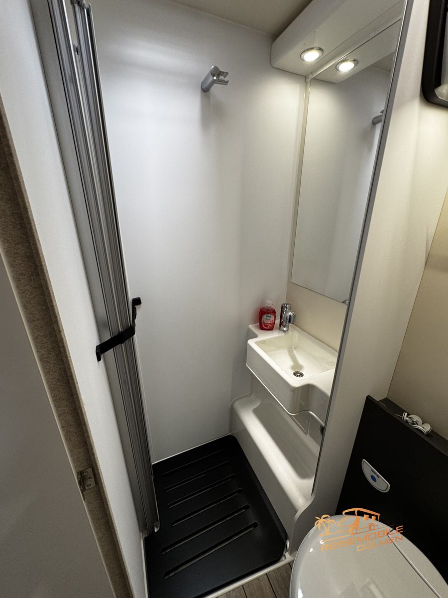Fahrzeugabbildung Forster T 699EB RFK Skyroof Hubbett Alufelgen