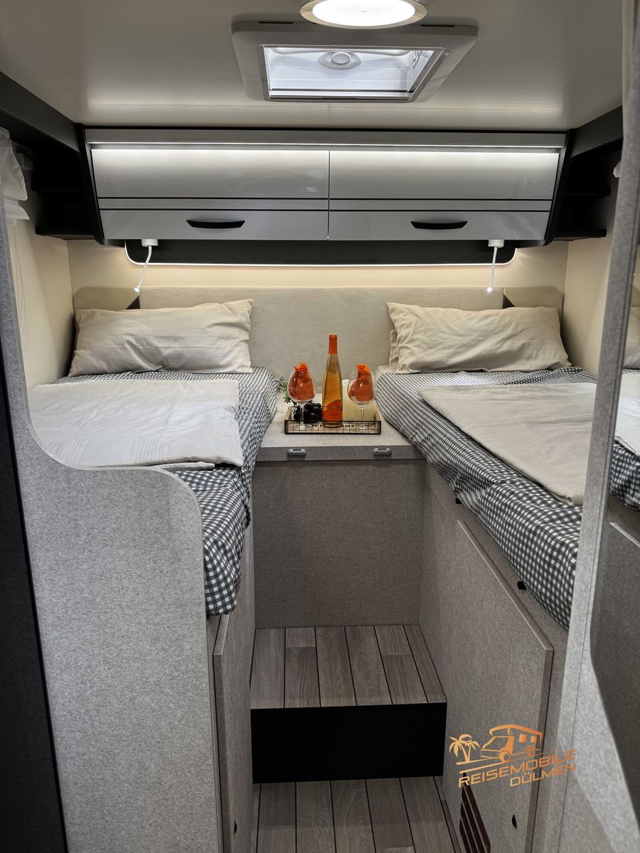 Fahrzeugabbildung Forster T 699EB RFK Skyroof Hubbett Alufelgen
