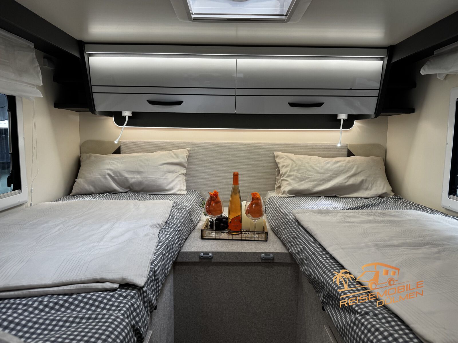 Fahrzeugabbildung Forster T 699EB RFK Skyroof Hubbett Alufelgen