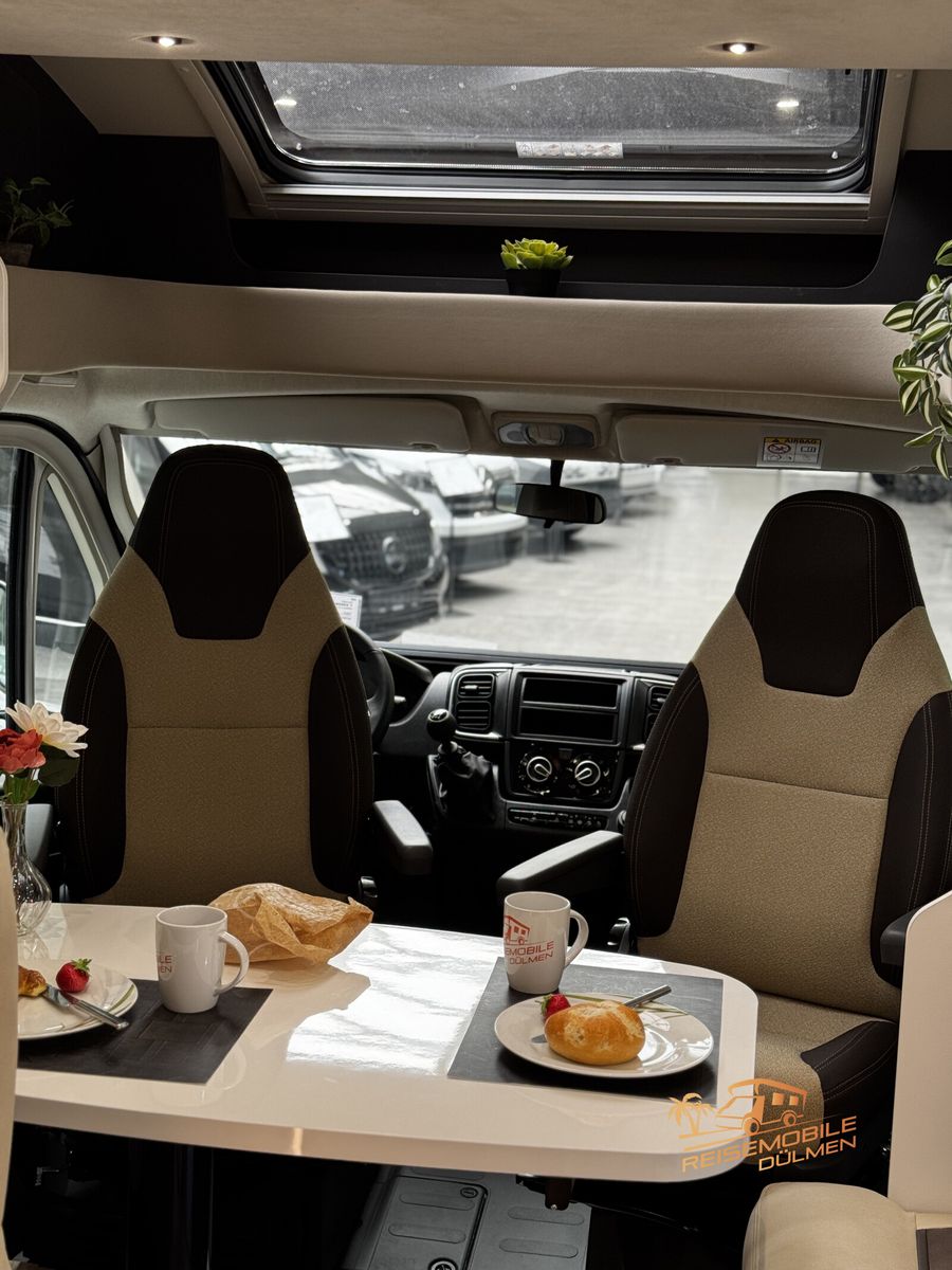 Fahrzeugabbildung Forster T 699EB RFK Skyroof Hubbett Markise