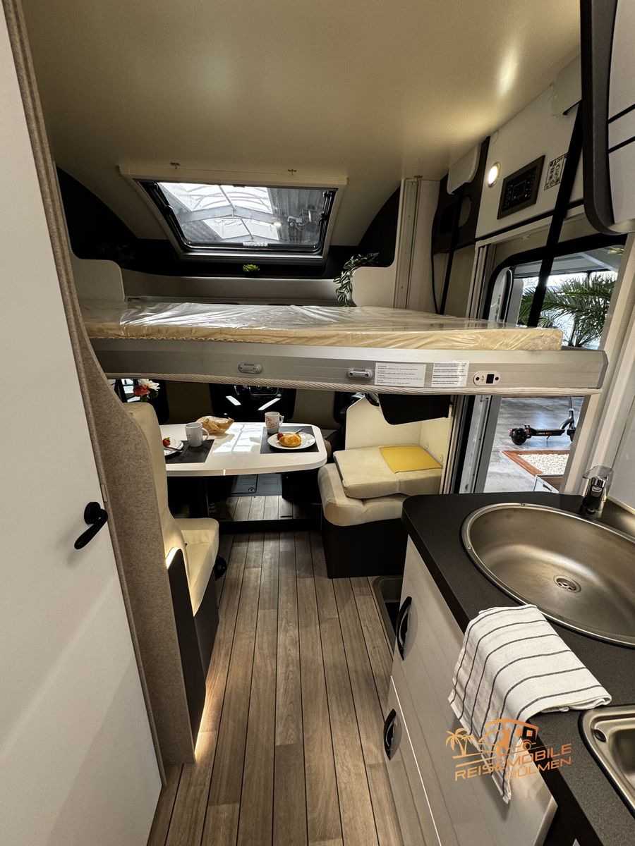 Fahrzeugabbildung Forster T 699EB RFK Skyroof Hubbett Markise