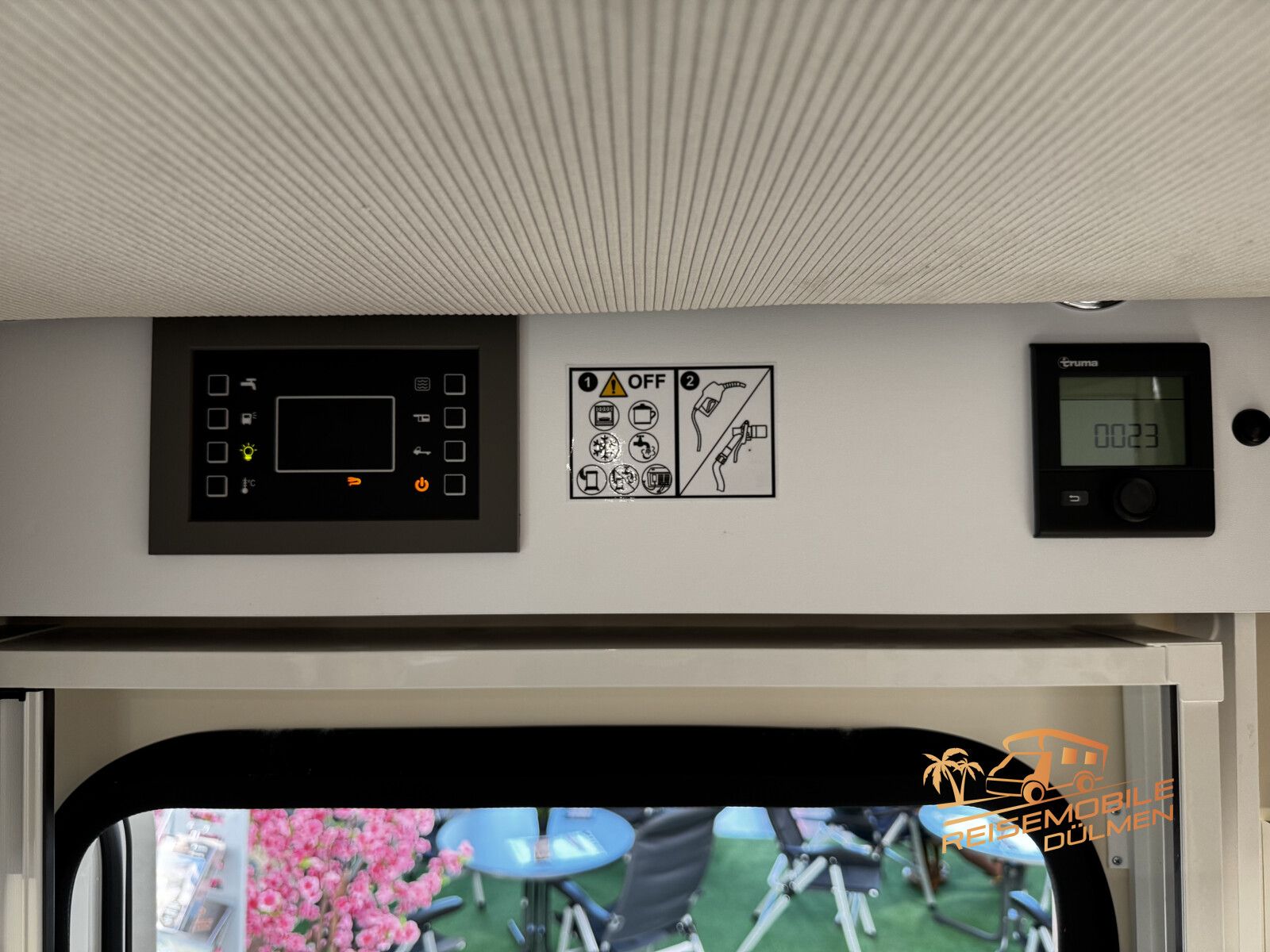 Fahrzeugabbildung Forster T 699EB RFK Skyroof Hubbett Markise