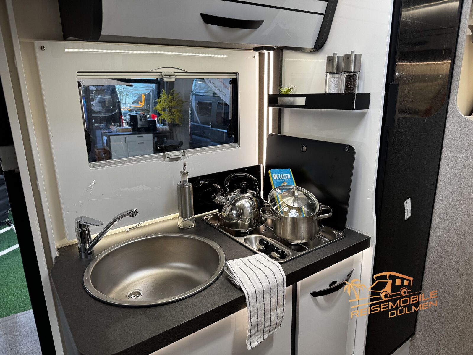 Fahrzeugabbildung Forster T 699EB RFK Skyroof Hubbett Markise