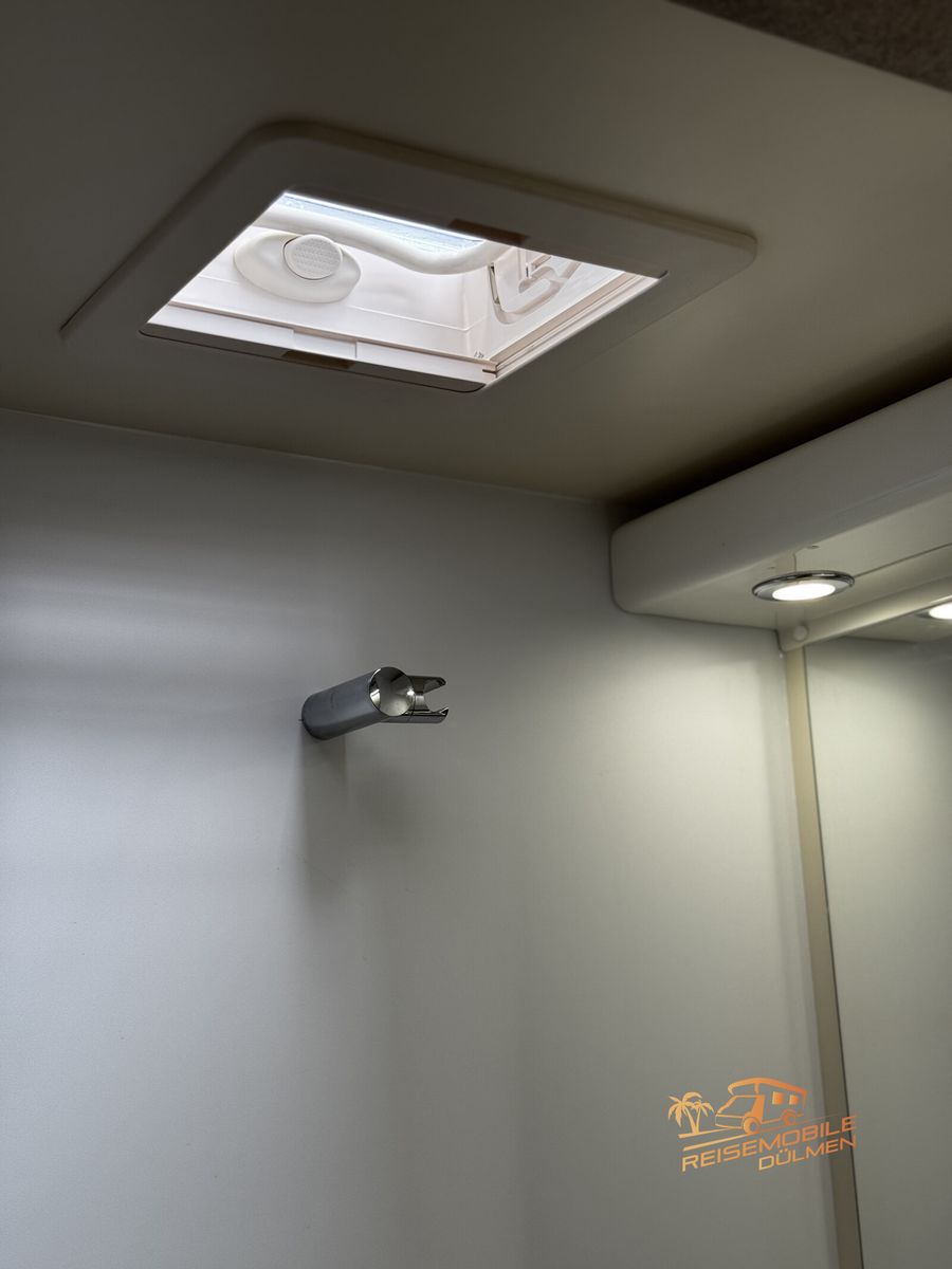 Fahrzeugabbildung Forster T 699EB RFK Skyroof Hubbett Markise