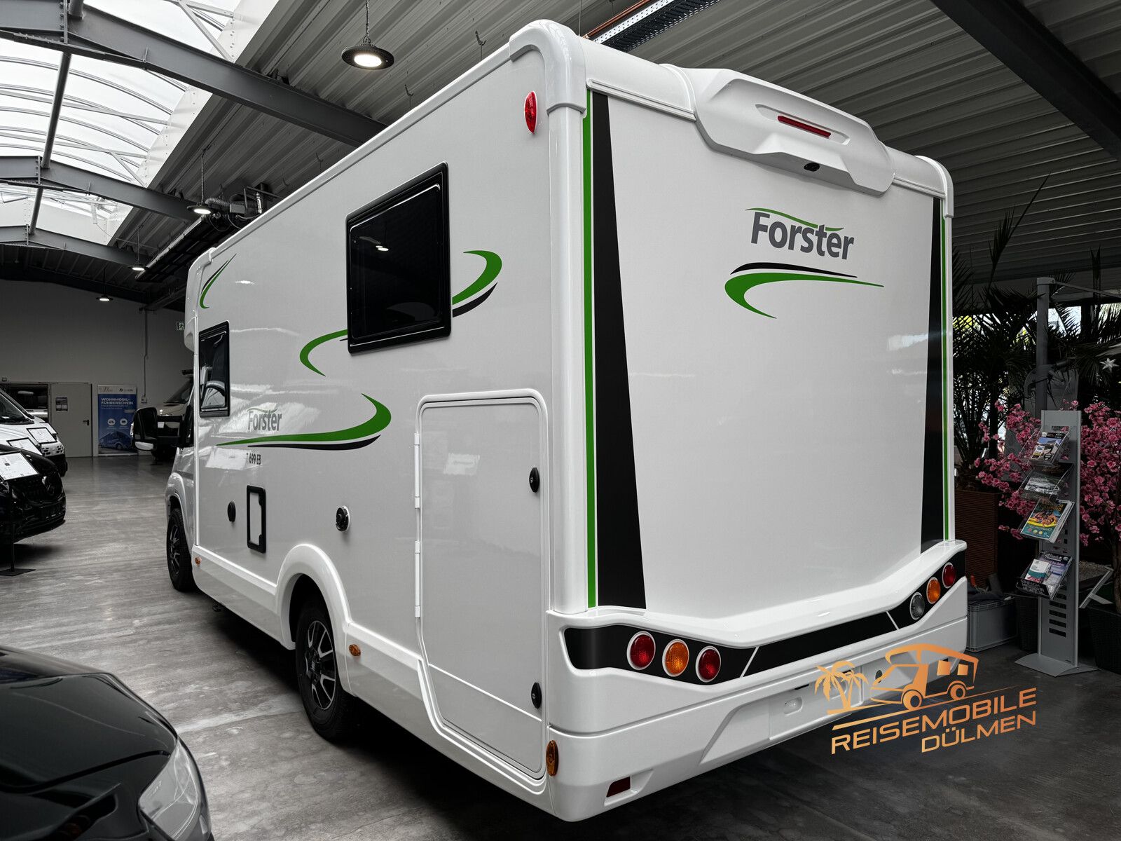Fahrzeugabbildung Forster T 699EB RFK Skyroof Hubbett Alufelgen