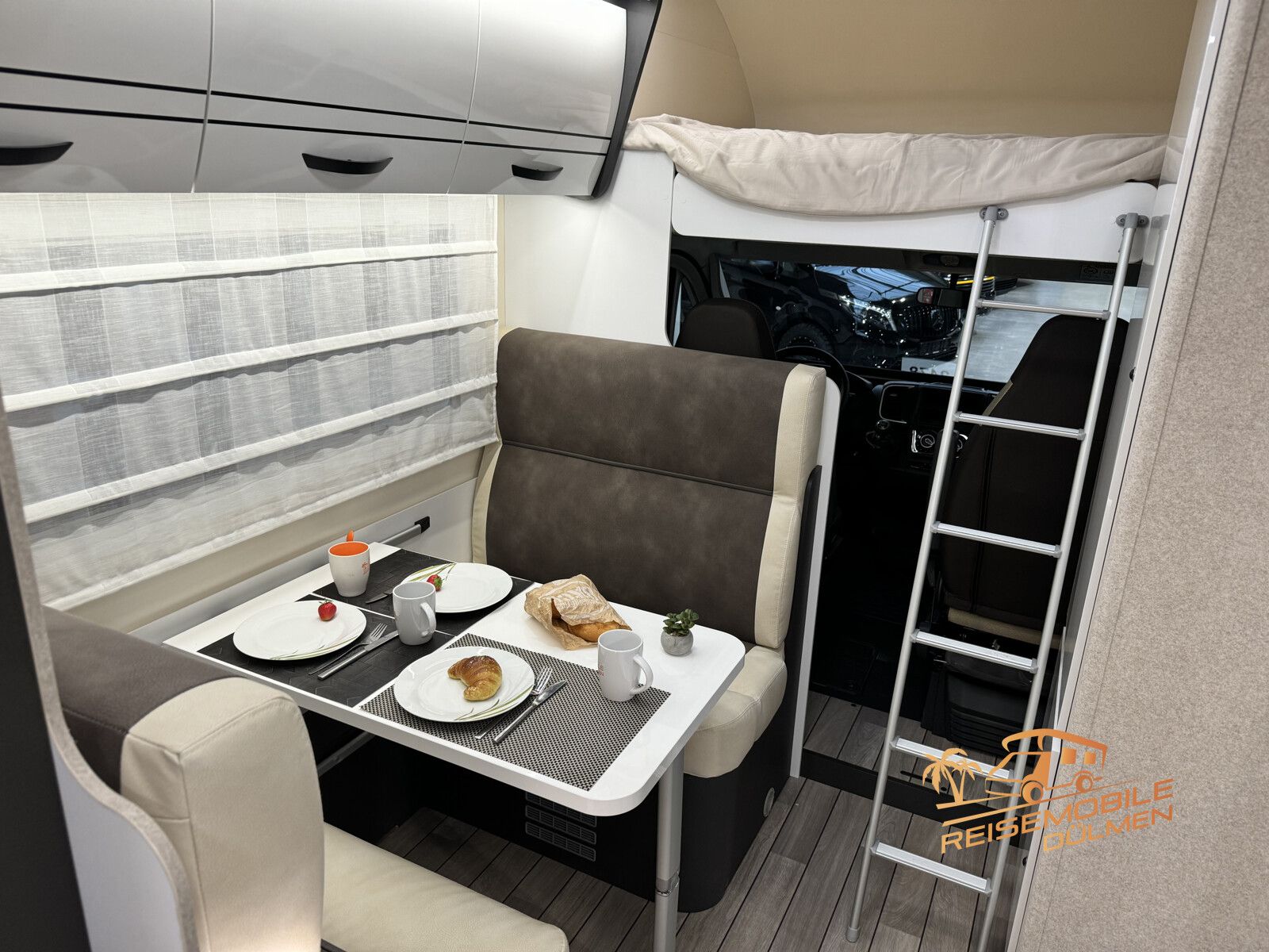 Fahrzeugabbildung Forster A 699DVB 8 Schlafplätze RFK Markise Modell 2025