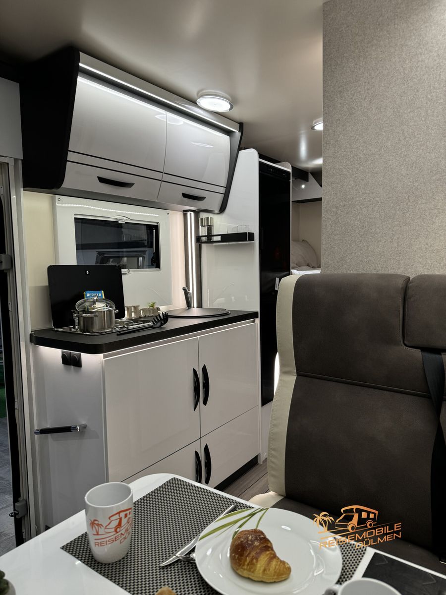 Fahrzeugabbildung Forster A 699DVB 8 Schlafplätze RFK Markise Modell 2025