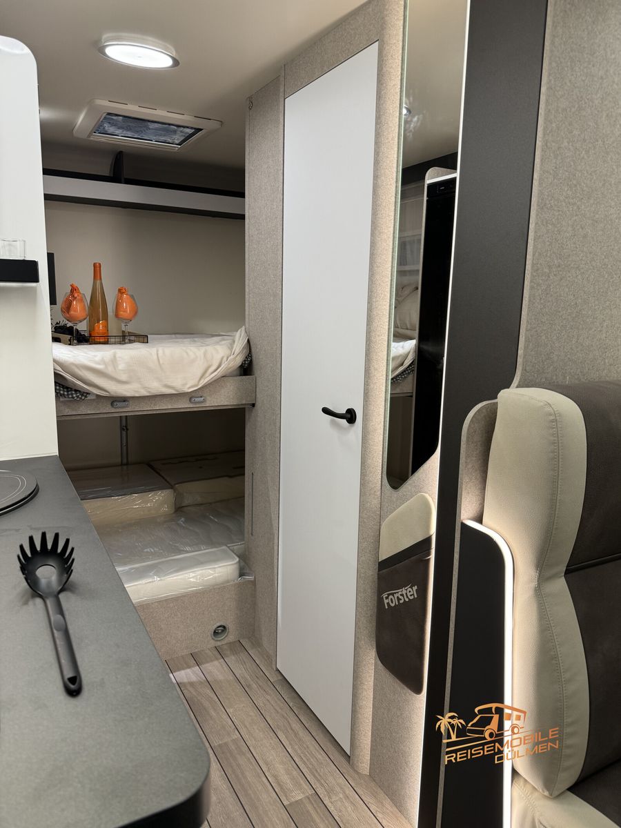 Fahrzeugabbildung Forster A 699DVB 8 Schlafplätze RFK Markise Modell 2025