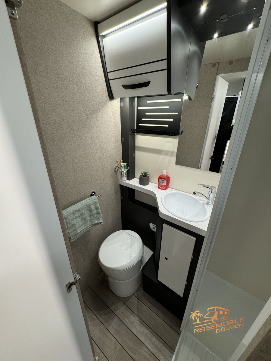 Fahrzeugabbildung Forster A 699DVB 8 Schlafplätze RFK Markise Modell 2025