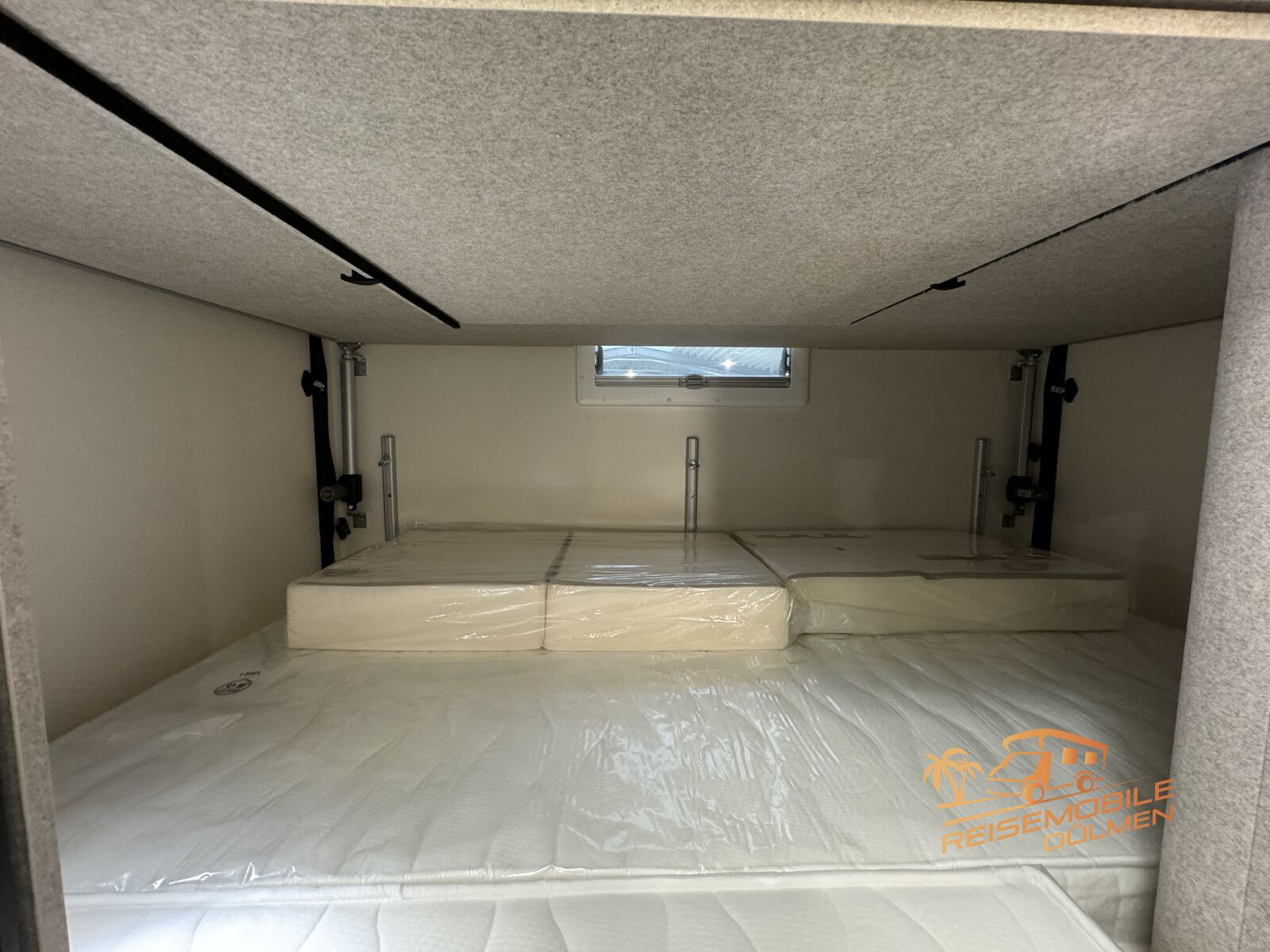 Fahrzeugabbildung Forster A 699DVB 8 Schlafplätze RFK Markise Modell 2025