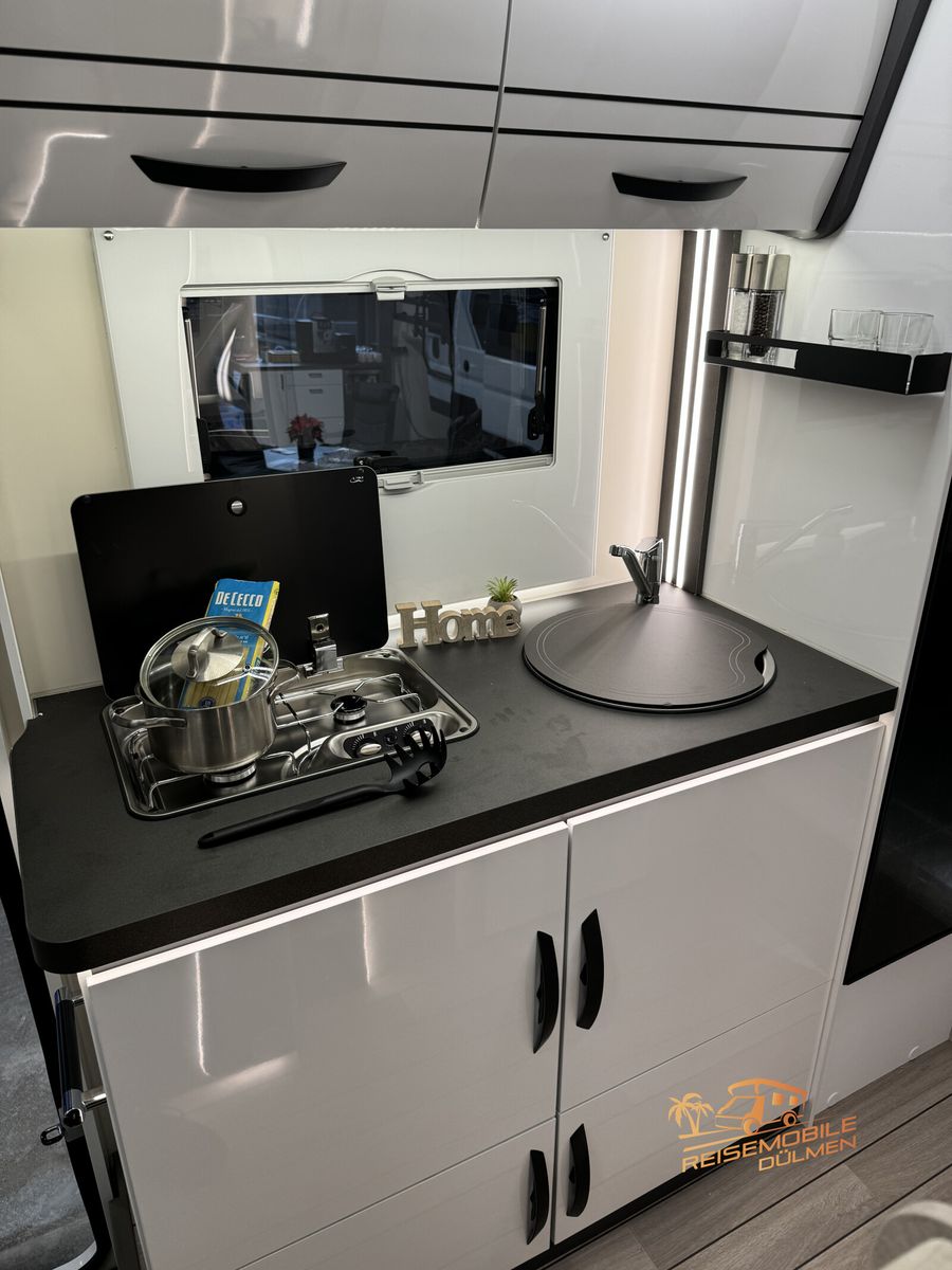 Fahrzeugabbildung Forster A 699DVB 8 Schlafplätze RFK Markise Modell 2025