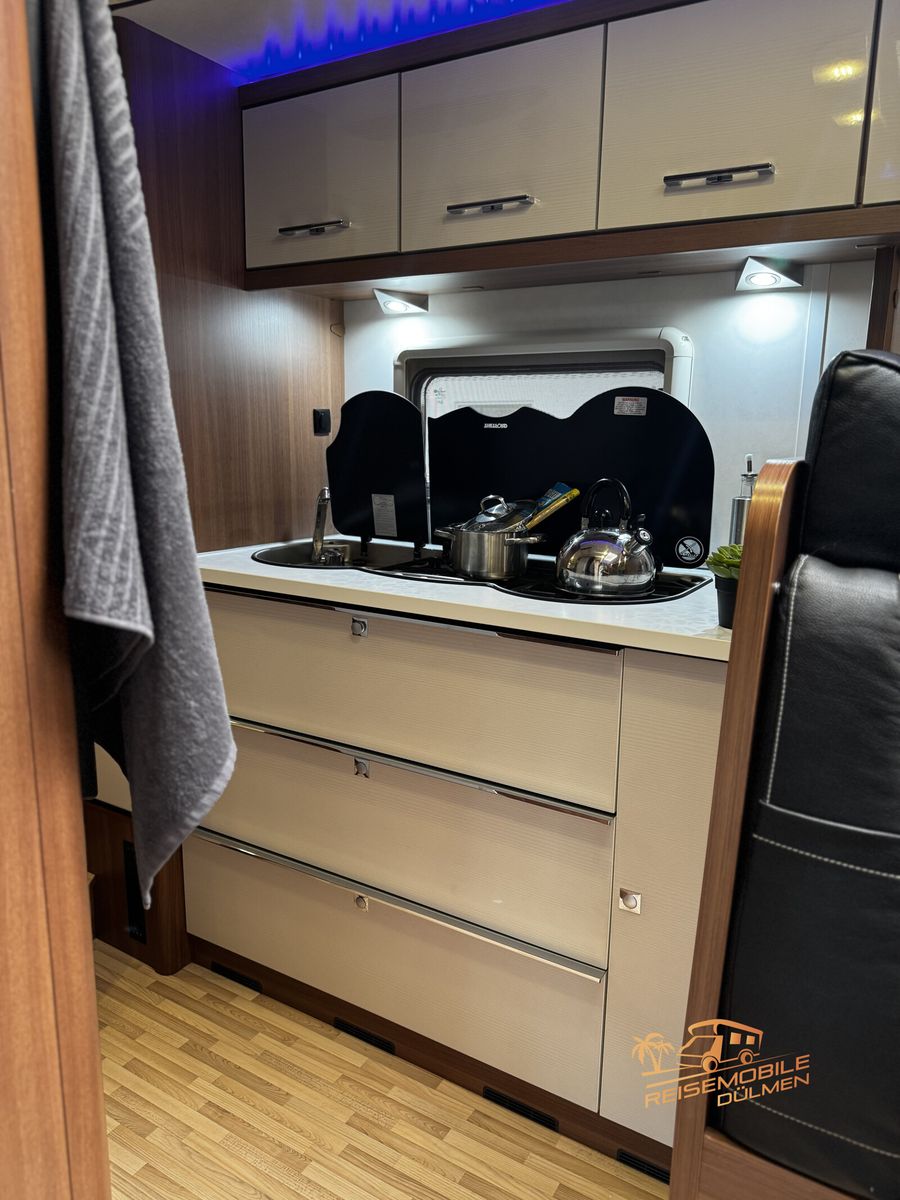 Fahrzeugabbildung LMC Cruiser T672G Blackline Alde Klima Sat TV Solar