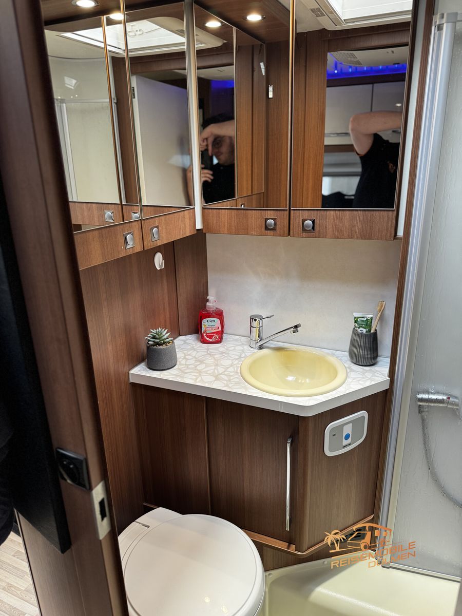 Fahrzeugabbildung LMC Cruiser T672G Blackline Alde Klima Sat TV Solar