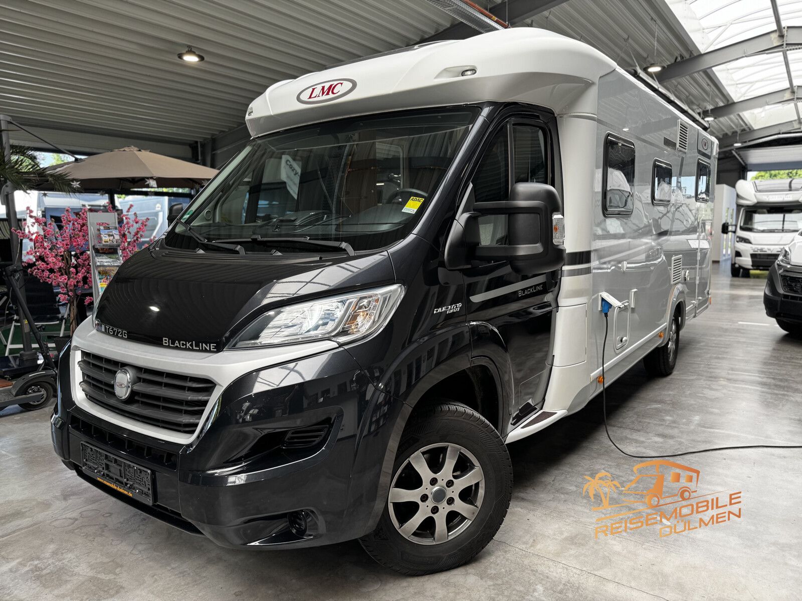 Fahrzeugabbildung LMC Cruiser T672G Blackline Alde Klima Sat TV Solar