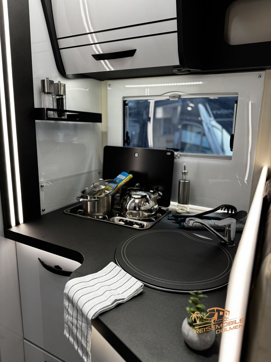 Fahrzeugabbildung Forster T 745EB RFK Markise Heizung Combi 4 Gas