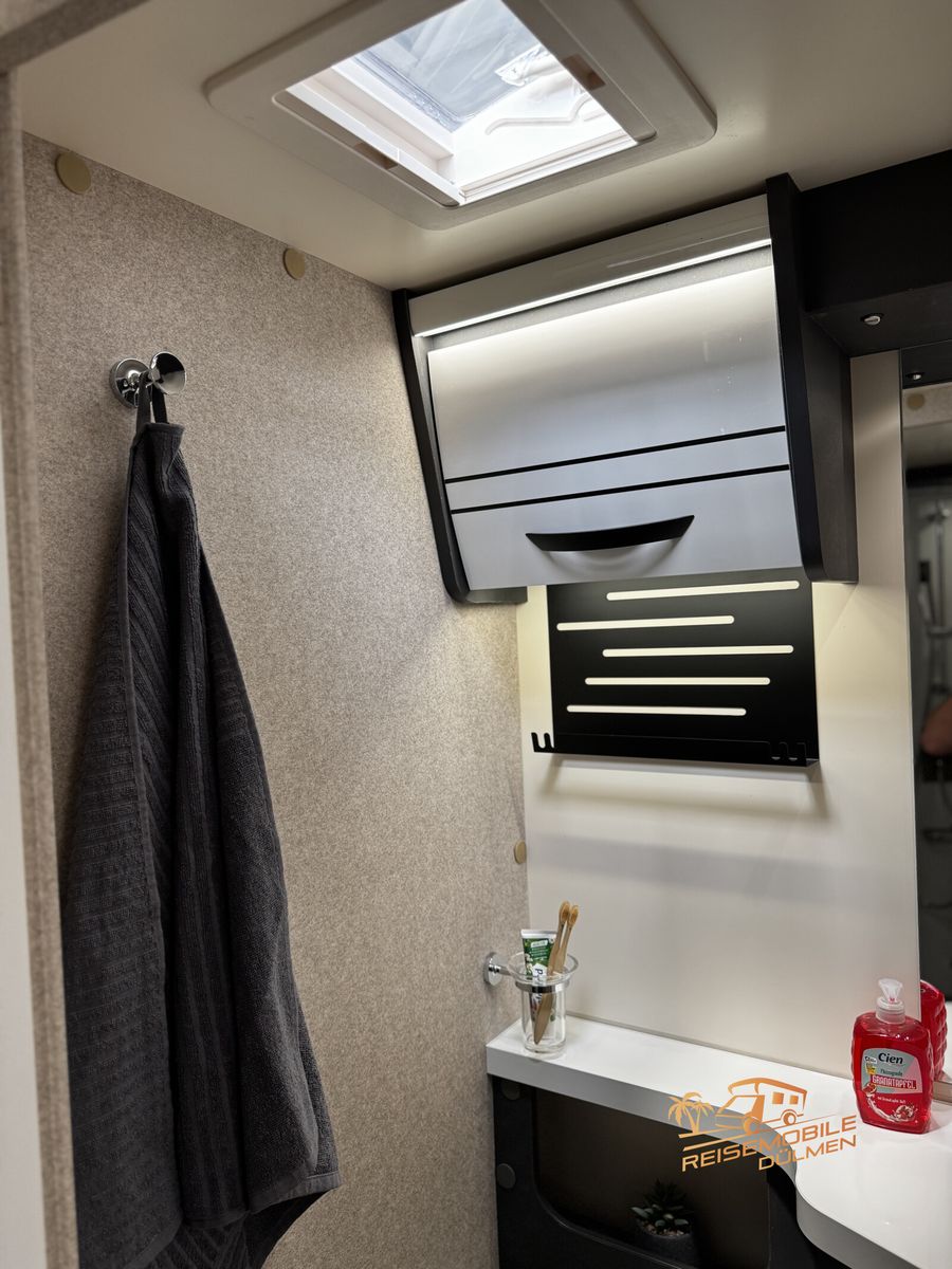 Fahrzeugabbildung Forster T 745EB 2025 RFK Markise Truma Combi Außendusche