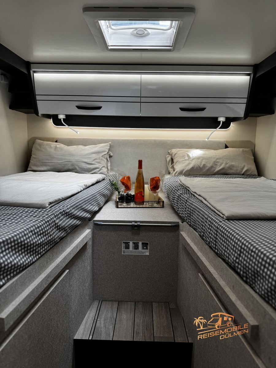 Fahrzeugabbildung Forster T 745EB 2025 RFK Markise Truma Combi Außendusche