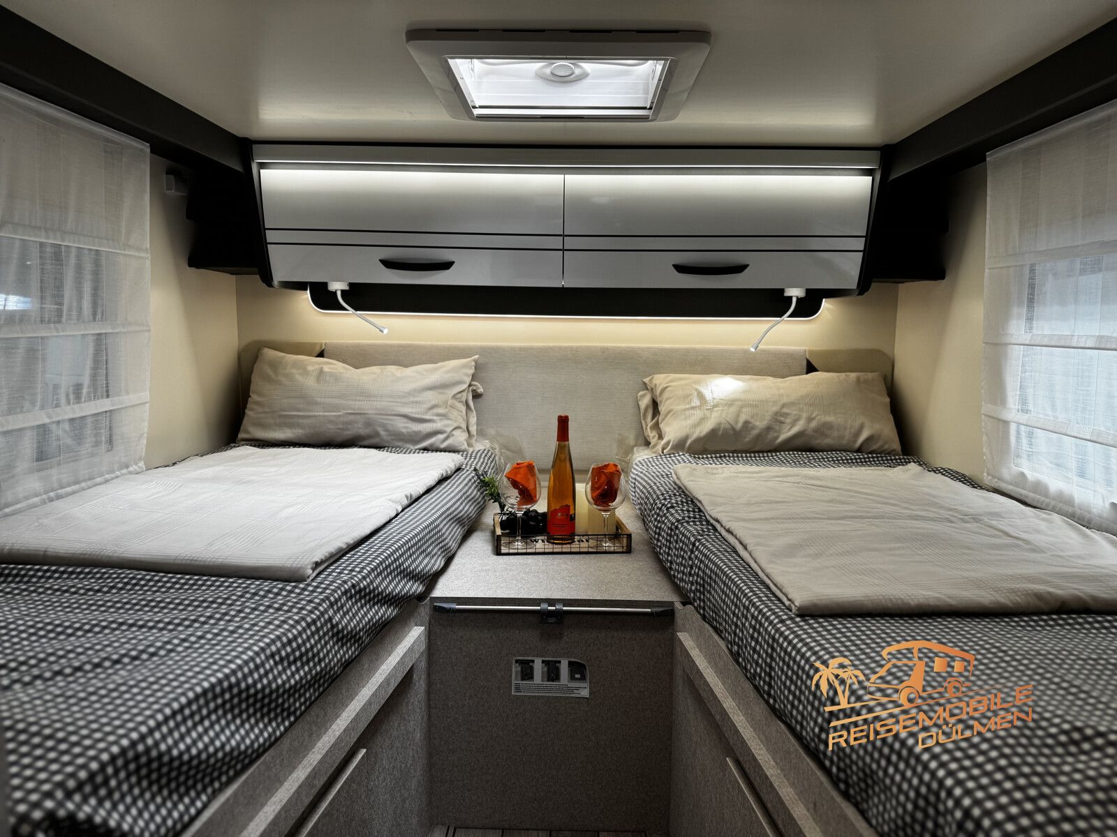 Fahrzeugabbildung Forster T 745EB 2025 RFK Markise Truma Combi Außendusche