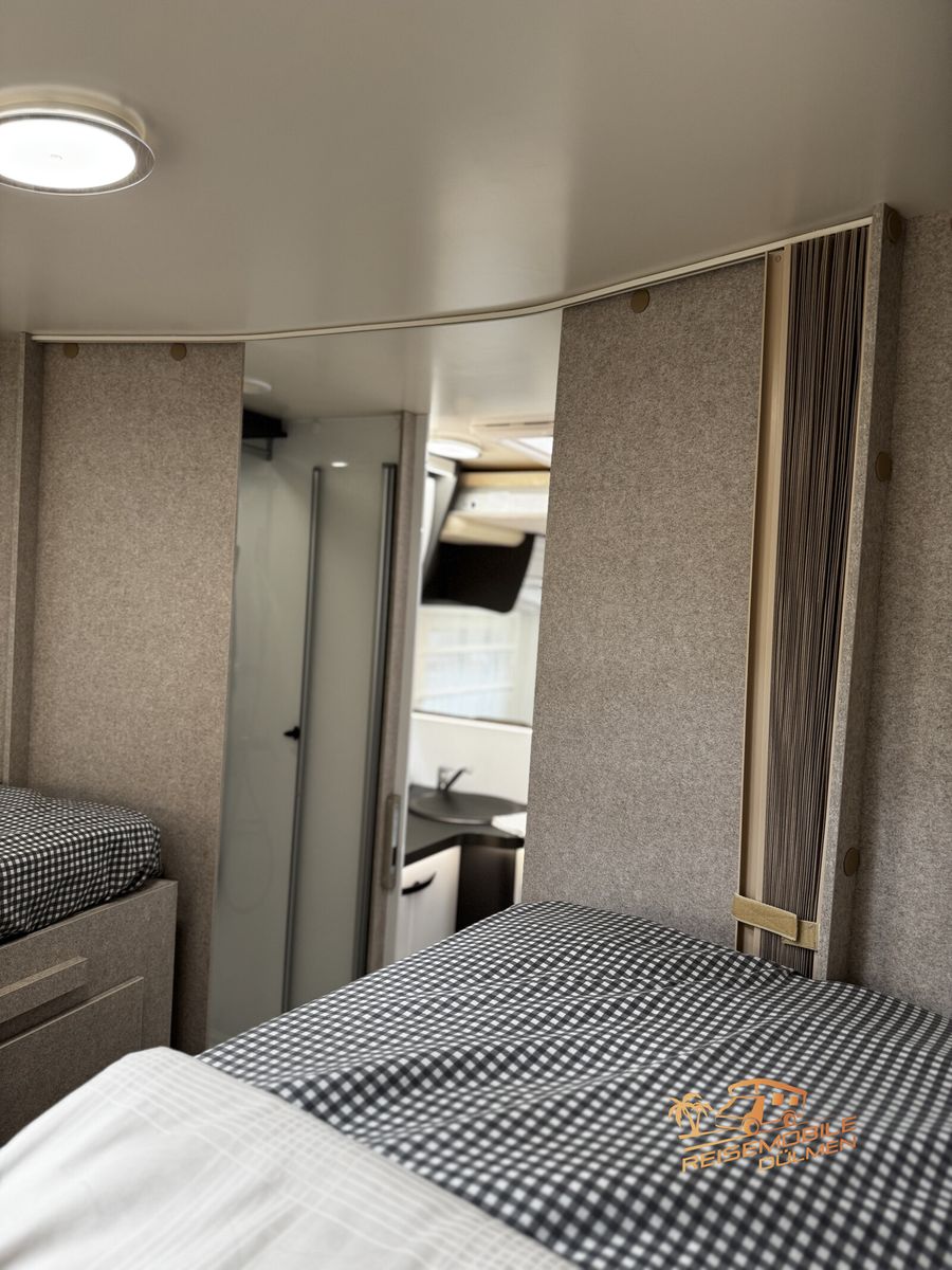 Fahrzeugabbildung Forster T 745EB 2025 RFK Markise Truma Combi Außendusche