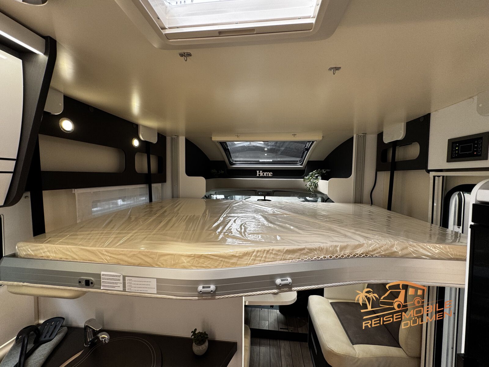 Fahrzeugabbildung Forster T 745EB 2025 RFK Markise Truma Combi Außendusche