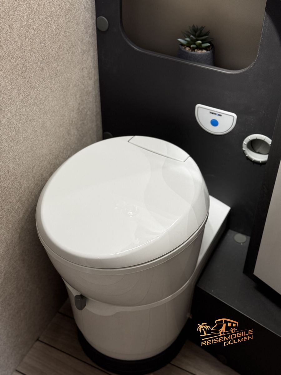 Fahrzeugabbildung Forster T 745EB 2025 RFK Markise Truma Combi Außendusche